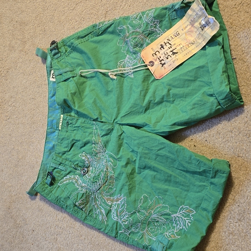 Da Nang green embroidered shorts sz xs
